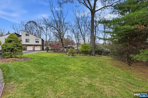 4 Lesa Lane Hillsdale NJ 07642