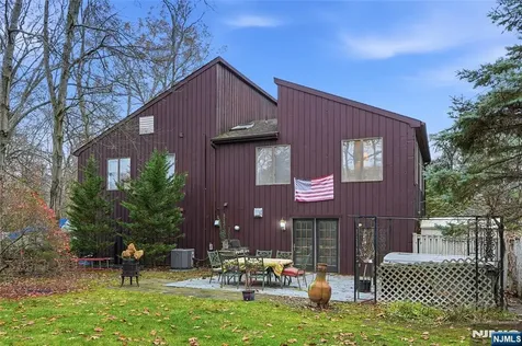 4 Lesa Lane Hillsdale NJ 07642