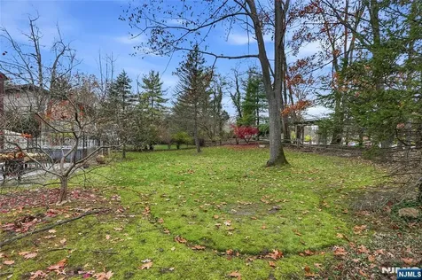 4 Lesa Lane Hillsdale NJ 07642
