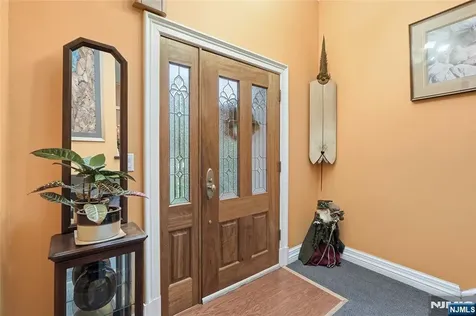 4 Lesa Lane Hillsdale NJ 07642