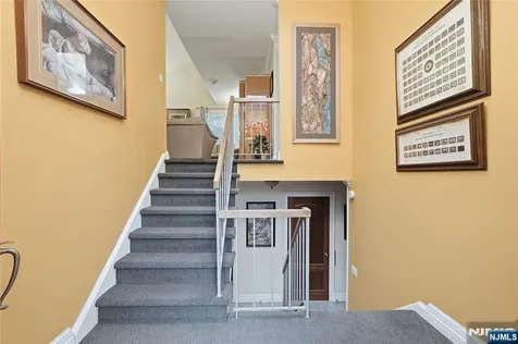 4 Lesa Lane Hillsdale NJ 07642