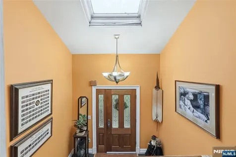 4 Lesa Lane Hillsdale NJ 07642