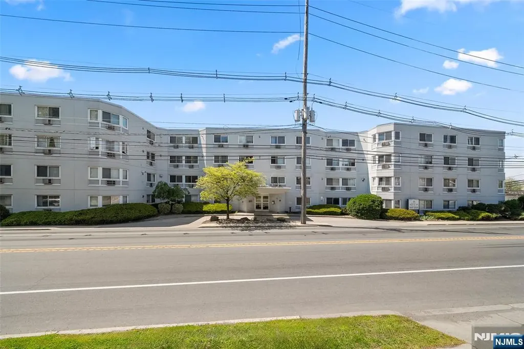 333 Grand Avenue Palisades Park NJ 07650
