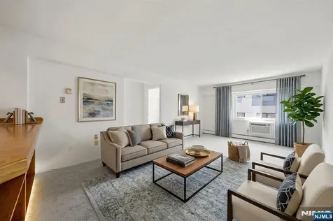 333 Grand Avenue Palisades Park NJ 07650