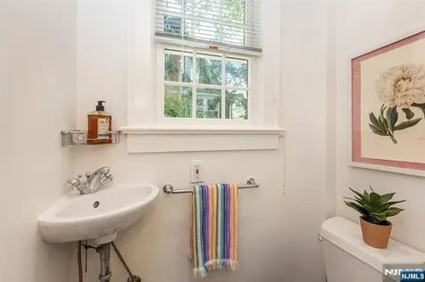 582 Highland Avenue Montclair NJ 07043