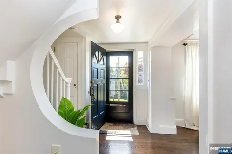 582 Highland Avenue Montclair NJ 07043