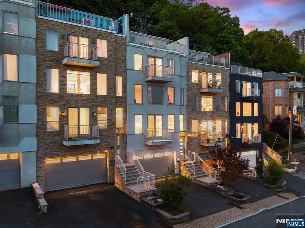 7 Oakdene Terrace Edgewater NJ 07020