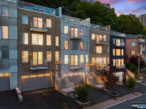 7 Oakdene Terrace Edgewater NJ 07020