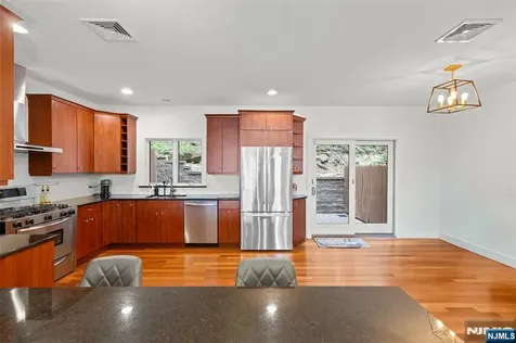 7 Oakdene Terrace Edgewater NJ 07020