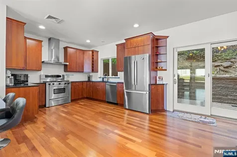 7 Oakdene Terrace Edgewater NJ 07020