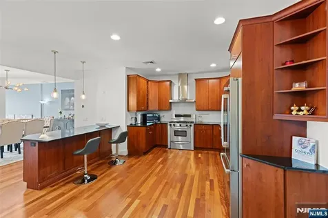 7 Oakdene Terrace Edgewater NJ 07020