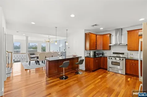 7 Oakdene Terrace Edgewater NJ 07020