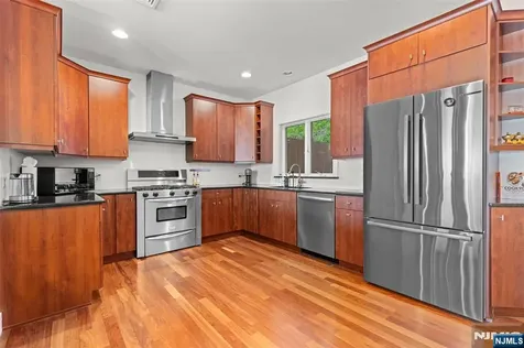 7 Oakdene Terrace Edgewater NJ 07020