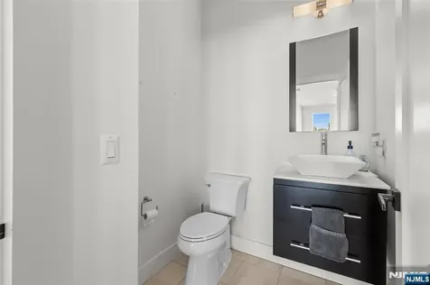 7 Oakdene Terrace Edgewater NJ 07020
