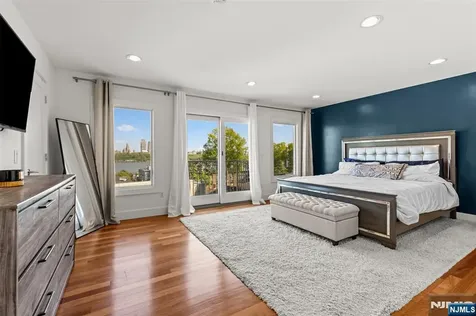 7 Oakdene Terrace Edgewater NJ 07020