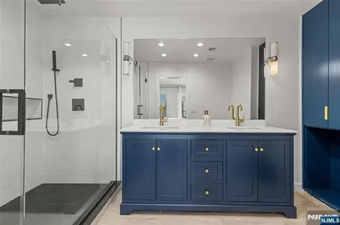 7 Oakdene Terrace Edgewater NJ 07020