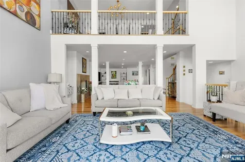 7 Oakdene Terrace Edgewater NJ 07020