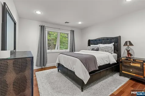 7 Oakdene Terrace Edgewater NJ 07020