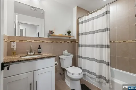 7 Oakdene Terrace Edgewater NJ 07020