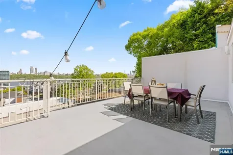 7 Oakdene Terrace Edgewater NJ 07020