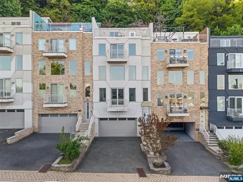 7 Oakdene Terrace Edgewater NJ 07020