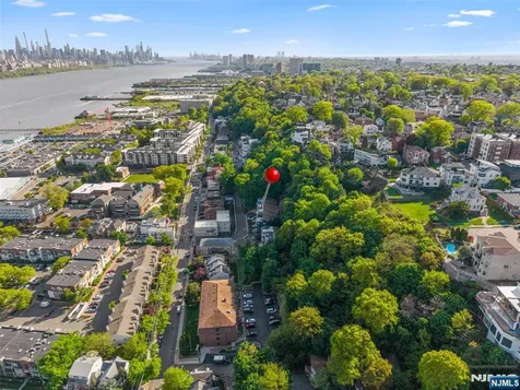 7 Oakdene Terrace Edgewater NJ 07020