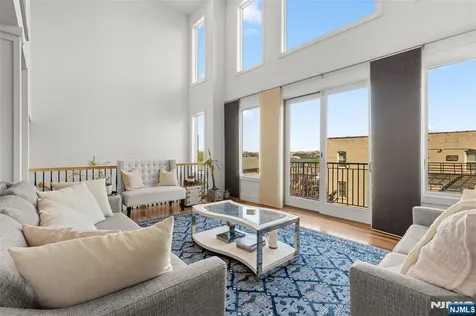 7 Oakdene Terrace Edgewater NJ 07020