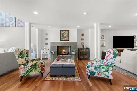 7 Oakdene Terrace Edgewater NJ 07020