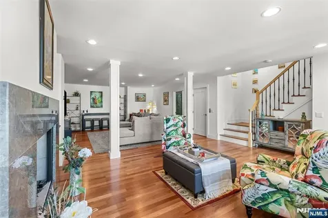7 Oakdene Terrace Edgewater NJ 07020