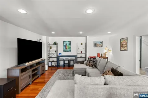 7 Oakdene Terrace Edgewater NJ 07020