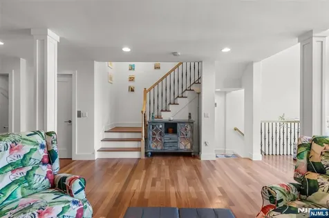 7 Oakdene Terrace Edgewater NJ 07020