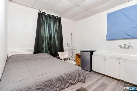 464-466 Summer Avenue Newark NJ 07104