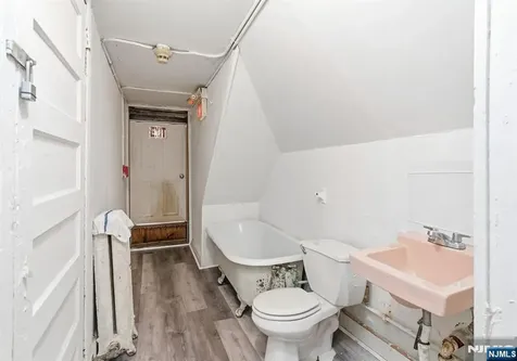 464-466 Summer Avenue Newark NJ 07104