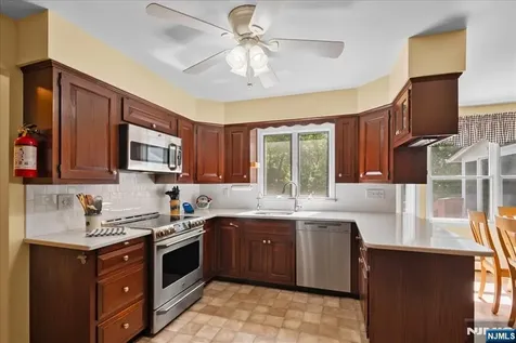 74 Van Blarcom Lane Wyckoff NJ 07481