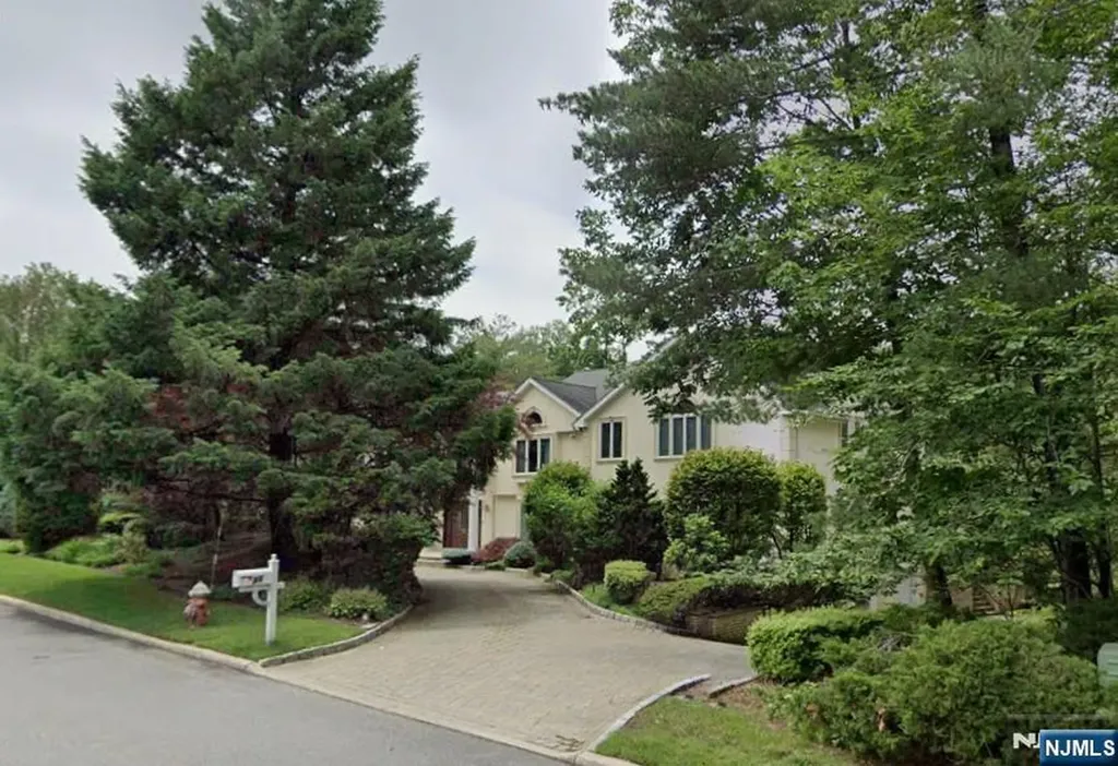 66 Adams Drive Cresskill NJ 07626