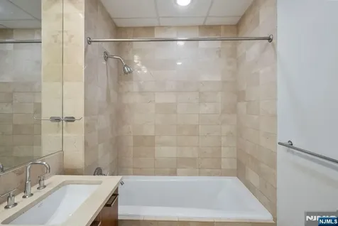 4 Beacon Way Jersey City NJ 07304