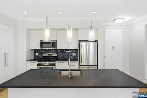 4 Beacon Way Jersey City NJ 07304