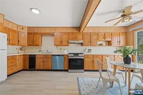 765 Chase Avenue Lyndhurst NJ 07071