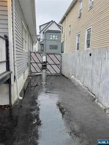 383-385 Dakota Street Paterson NJ 07503
