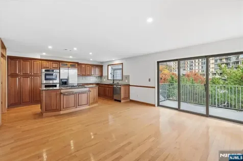 9B Cove Lane North Bergen NJ 07047
