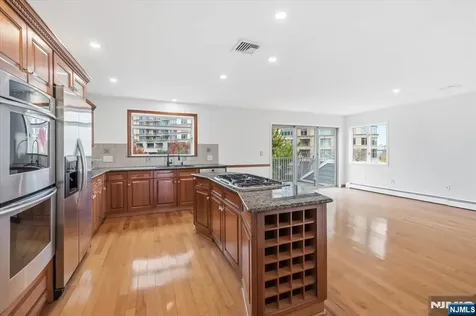 9B Cove Lane North Bergen NJ 07047