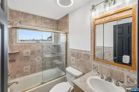 9B Cove Lane North Bergen NJ 07047