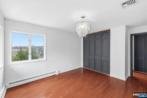 9B Cove Lane North Bergen NJ 07047