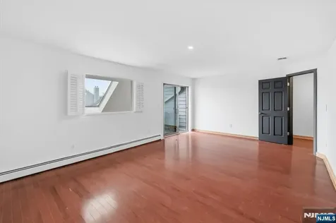 9B Cove Lane North Bergen NJ 07047