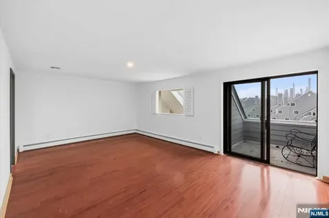 9B Cove Lane North Bergen NJ 07047