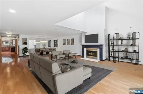 9B Cove Lane North Bergen NJ 07047