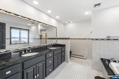 9B Cove Lane North Bergen NJ 07047