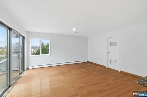 9B Cove Lane North Bergen NJ 07047