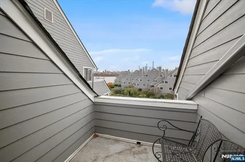 9B Cove Lane North Bergen NJ 07047