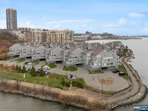 9B Cove Lane North Bergen NJ 07047